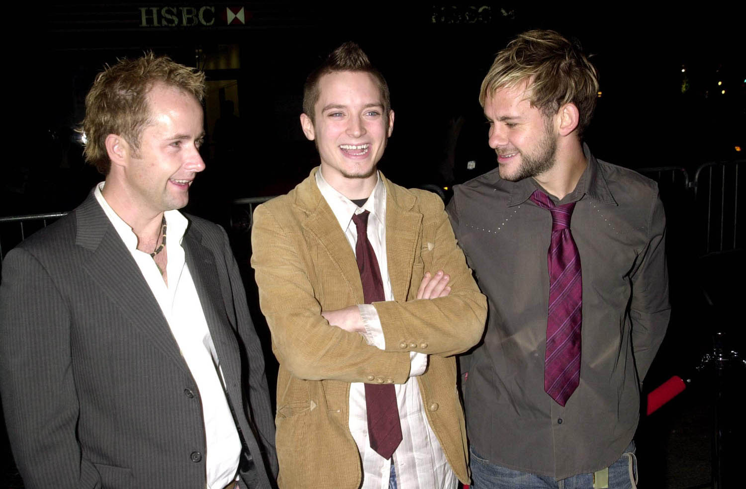 2003_charades_28129.jpg