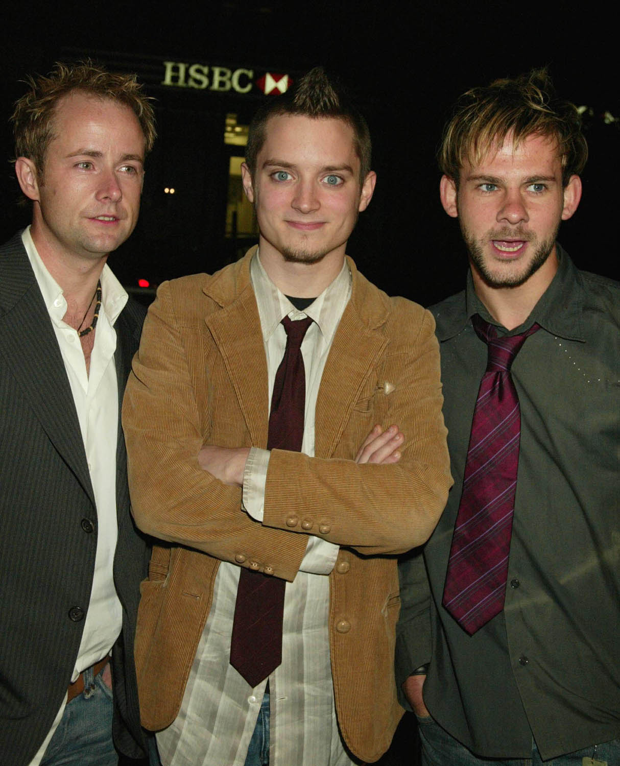2003_charades_28229.jpg