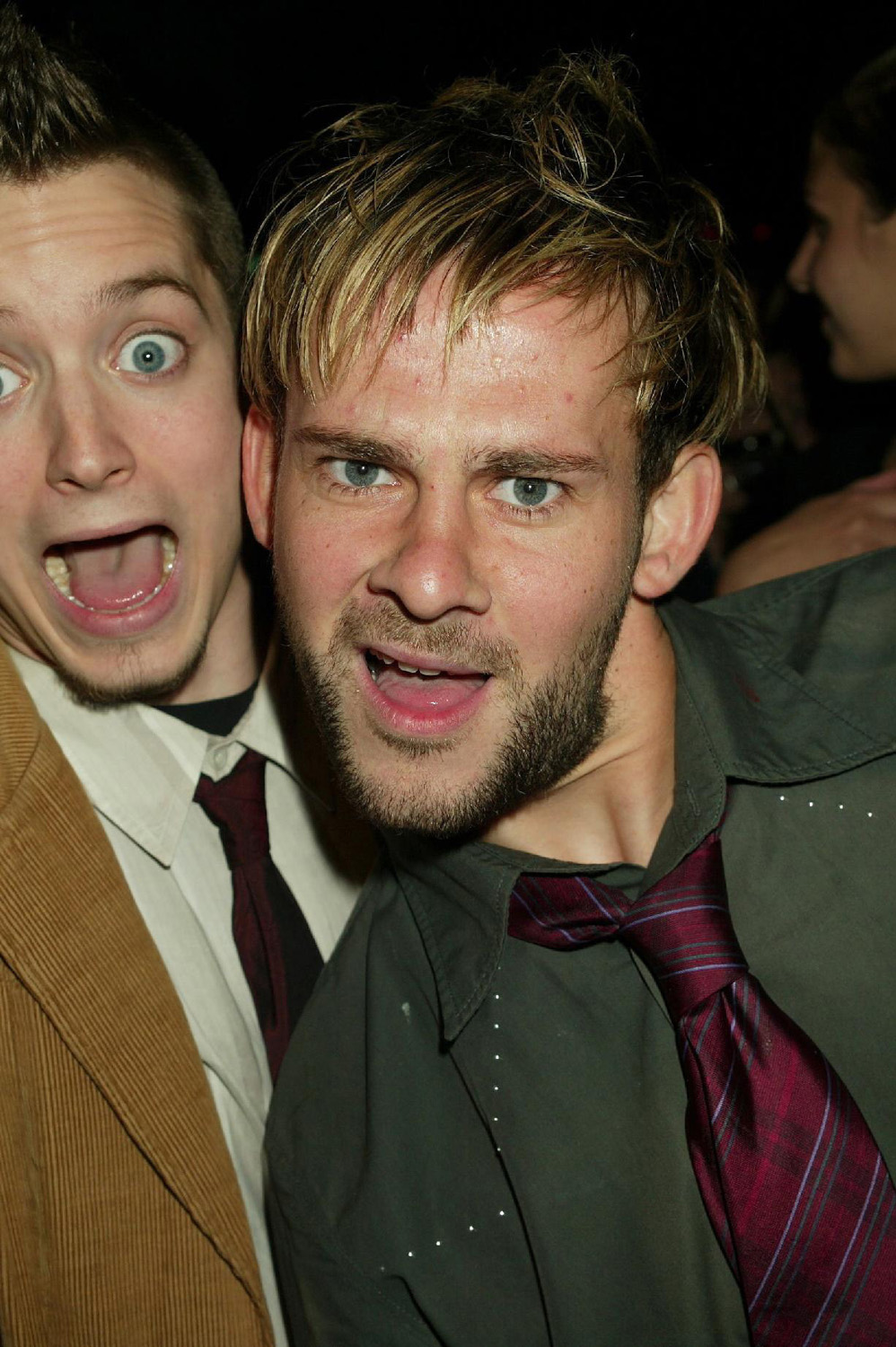 2003_charades_28529.jpg
