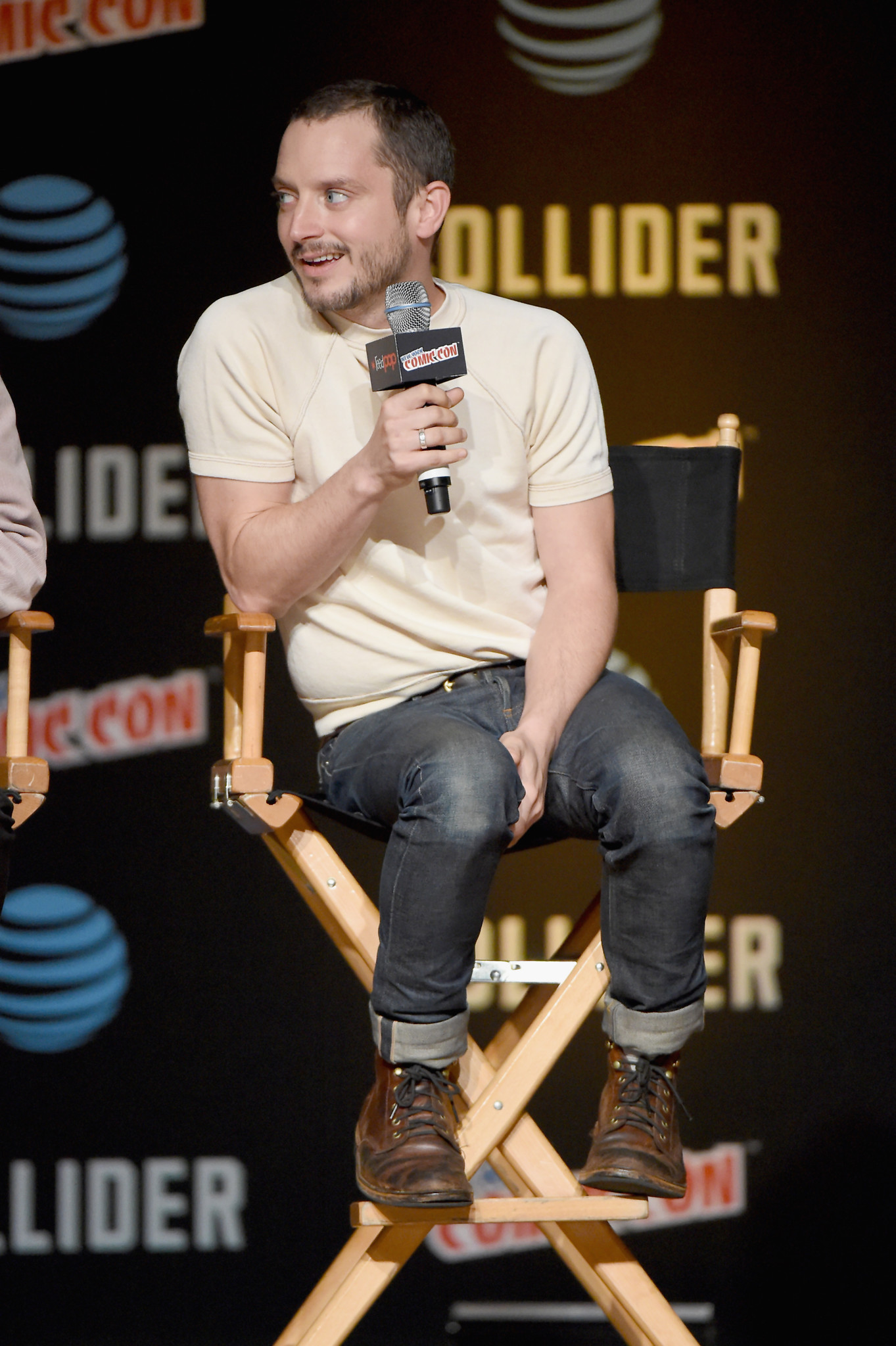 2017_New_York_Comic_Con_Day_2_0005.jpg 2017_New_York_Comic_Con_Day_2_0005.jpg