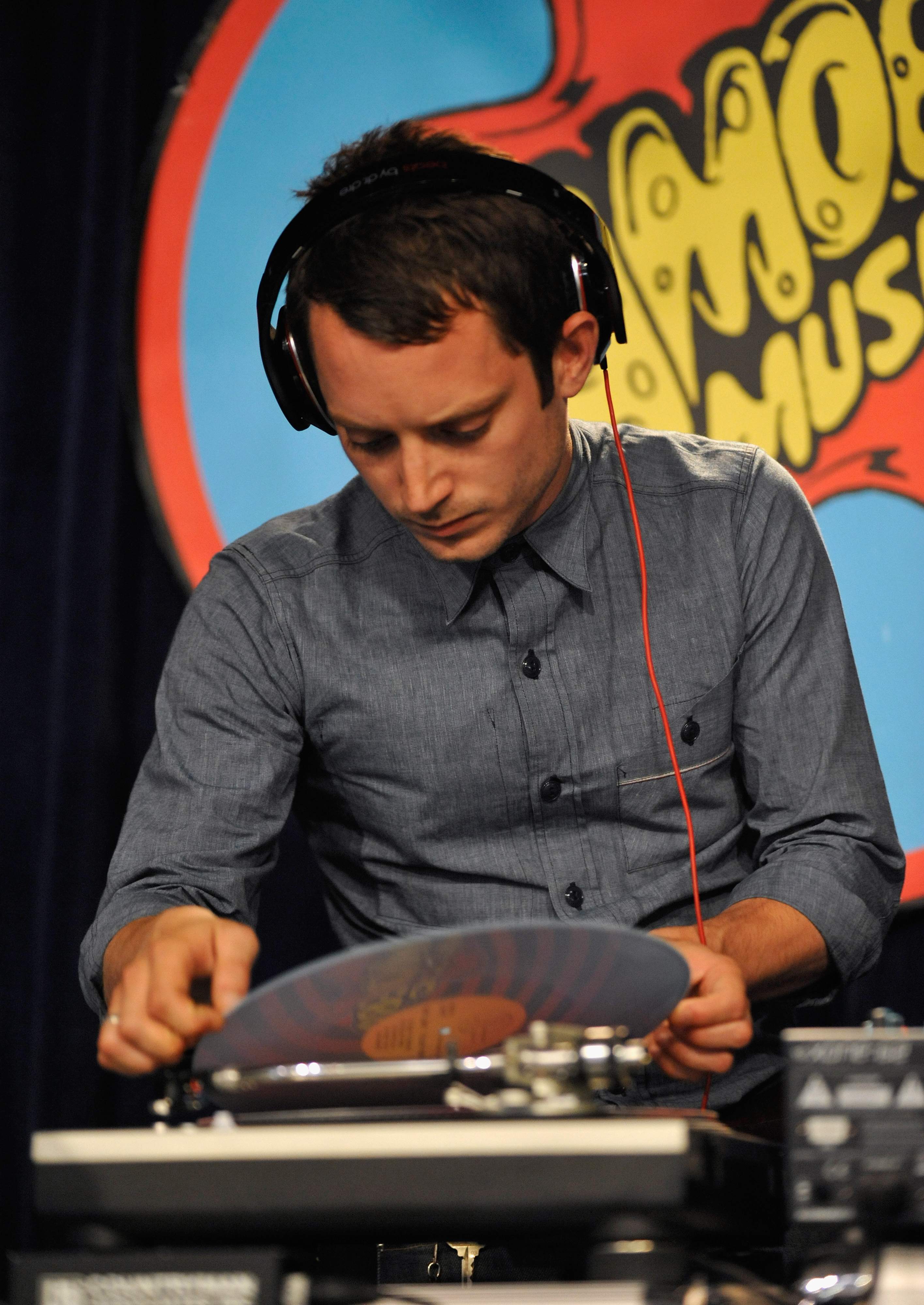 Heloise_The_Savoir_Faire_at_Amoeba_Music_2013_281029.jpg Heloise_The_Savoir_Faire_at_Amoeba_Music_2013_281029.jpg