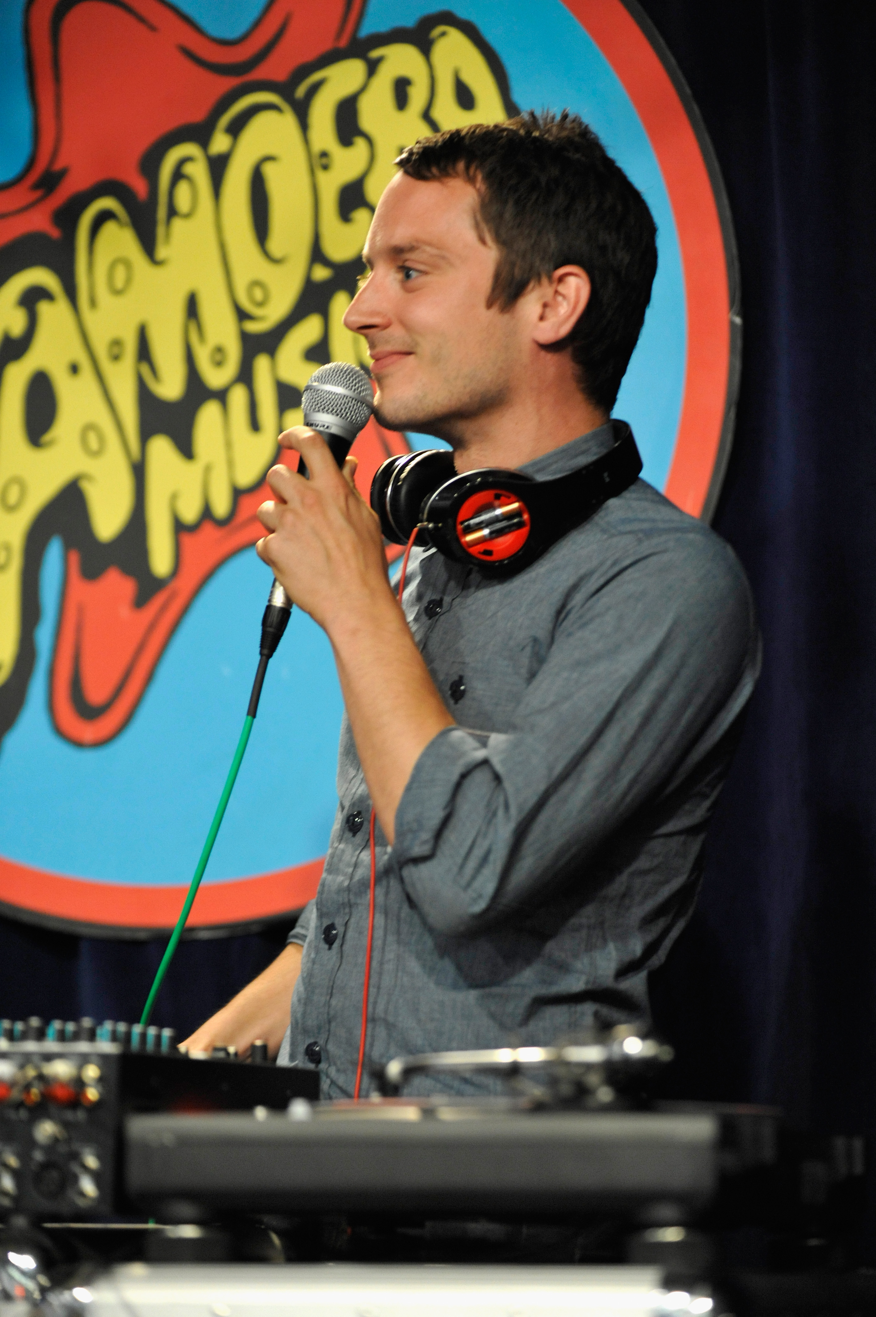 Heloise_The_Savoir_Faire_at_Amoeba_Music_2013_281229.jpg Heloise_The_Savoir_Faire_at_Amoeba_Music_2013_281229.jpg