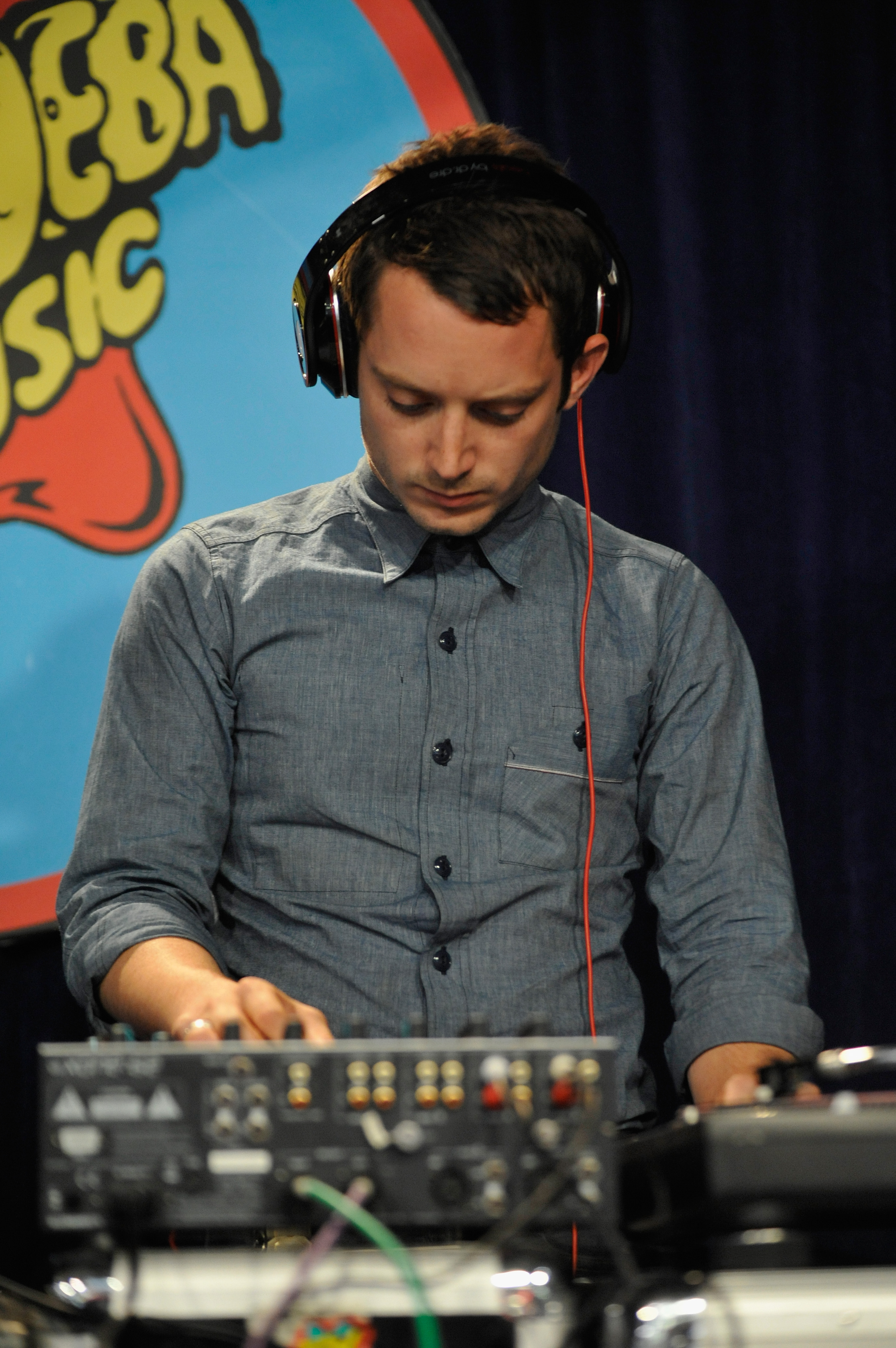Heloise_The_Savoir_Faire_at_Amoeba_Music_2013_281429.jpg