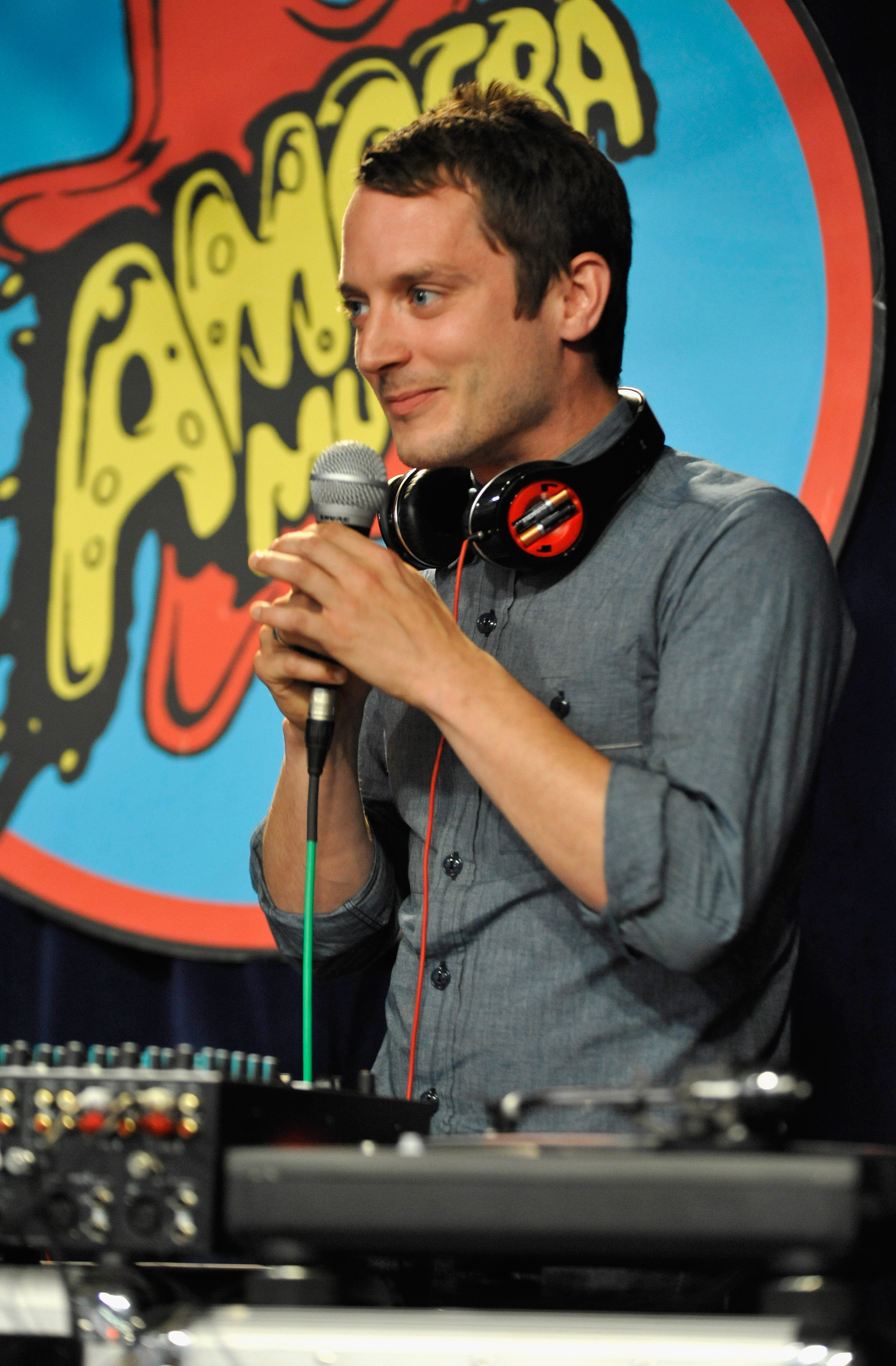 Heloise_The_Savoir_Faire_at_Amoeba_Music_2013_28729.jpg Heloise_The_Savoir_Faire_at_Amoeba_Music_2013_28729.jpg
