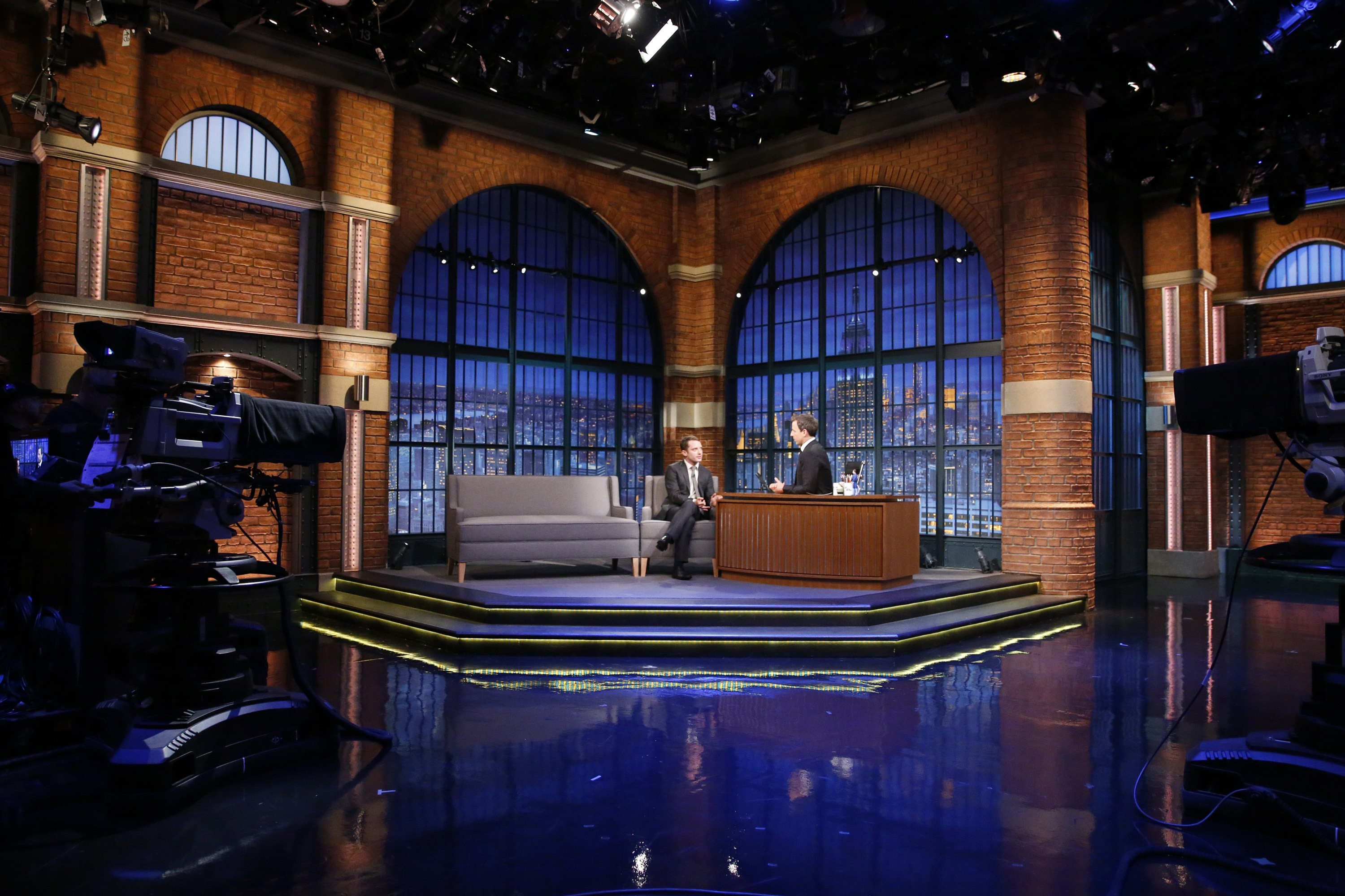 Late_Night_with_Seth_Meyers_91615_281029.jpg
